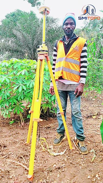Technicien SMITOPO sur le terrain