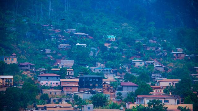 Vue des collines habitées de Yaoundé